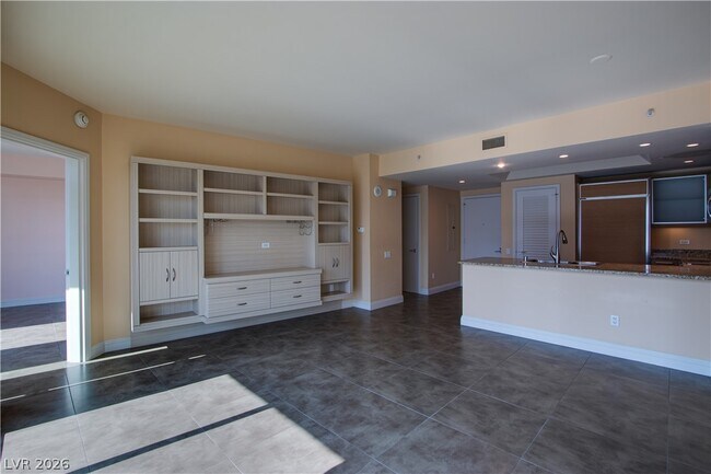 Building Photo - 222 E Karen Ave