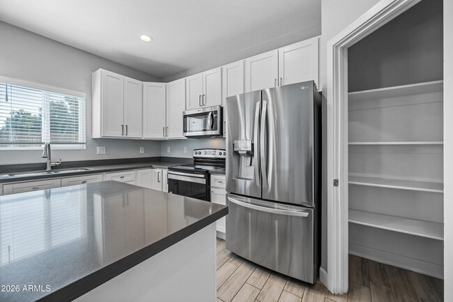 Building Photo - 1013 E Odeum Ln