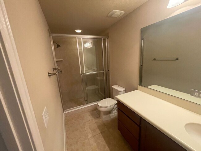 Building Photo - Beautiful 3 Bedroom 3 Bathroom home in Pla...