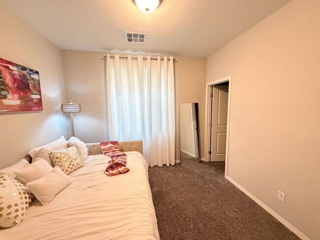 Building Photo - 4066 Porticella Ave