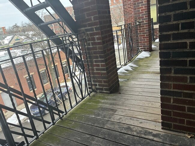 Building Photo - 185 Chestnut Hill Ave