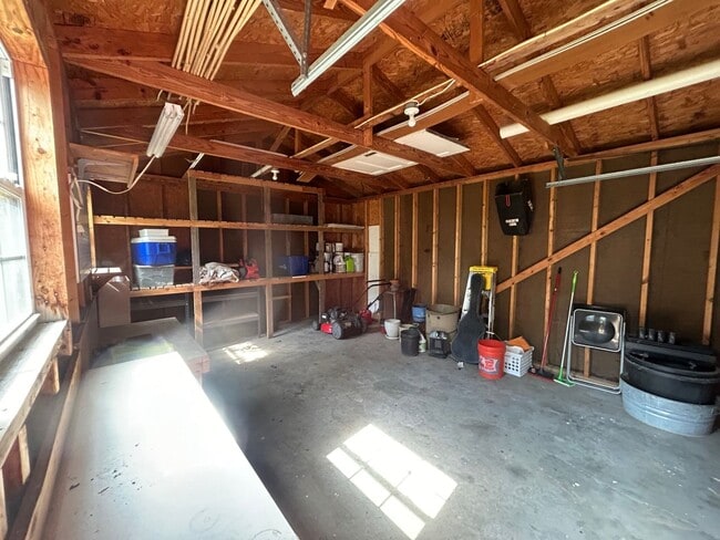 Building Photo - 2827 Wilmot Ave