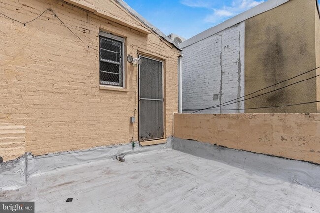 Building Photo - 129 E West St