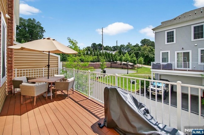 Building Photo - 283 Bradley Dr