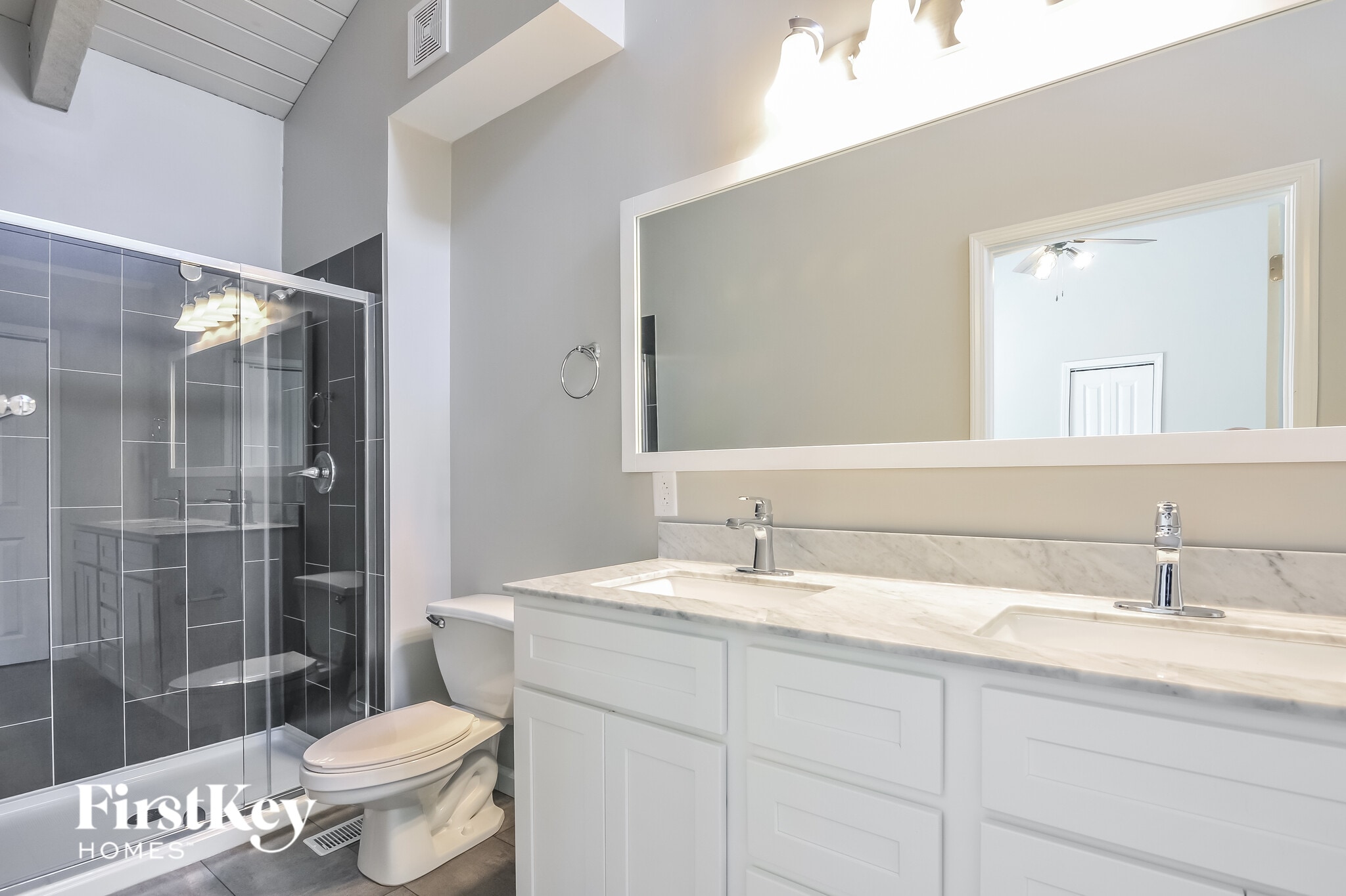 Building Photo - 11 St Valery Ct