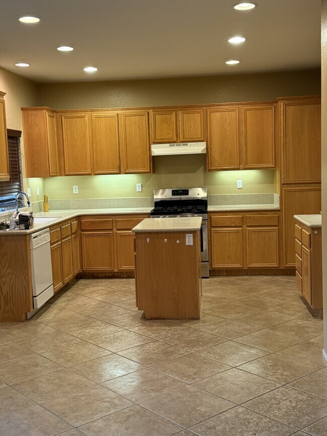 Building Photo - 12260 Primavera Way