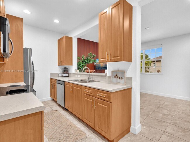 Building Photo - 476 SW 147th Ave
