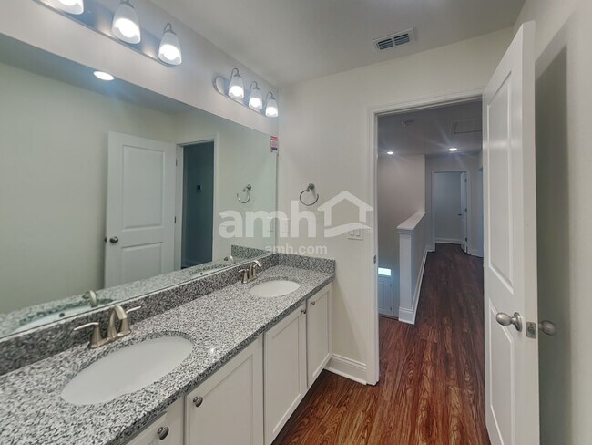 Building Photo - 1353 Mount Logan Dr