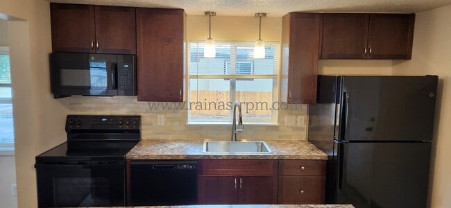 Building Photo - 502 E 40th St