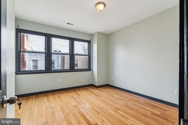 Building Photo - 1930 N Gratz St