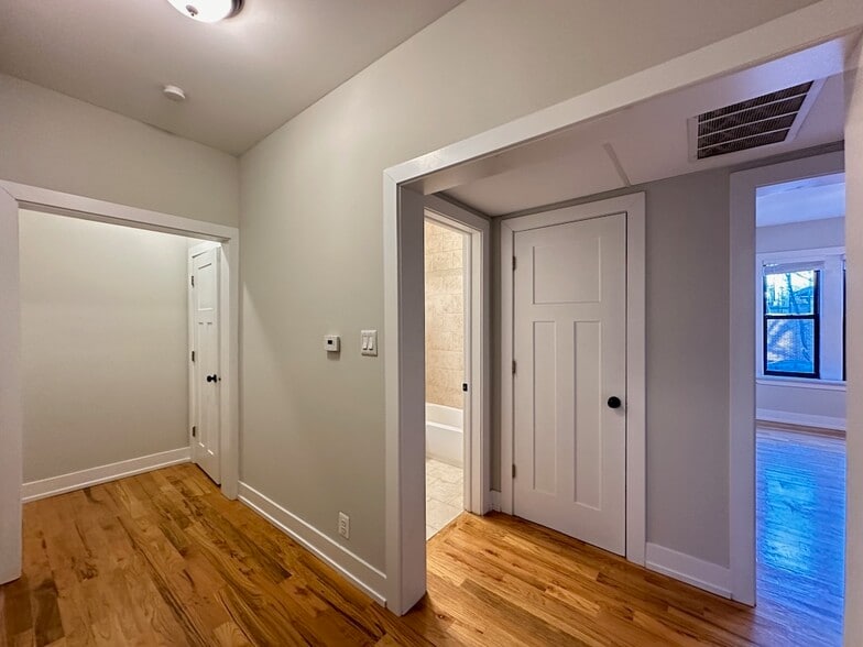 Building Photo - 3528 N Racine