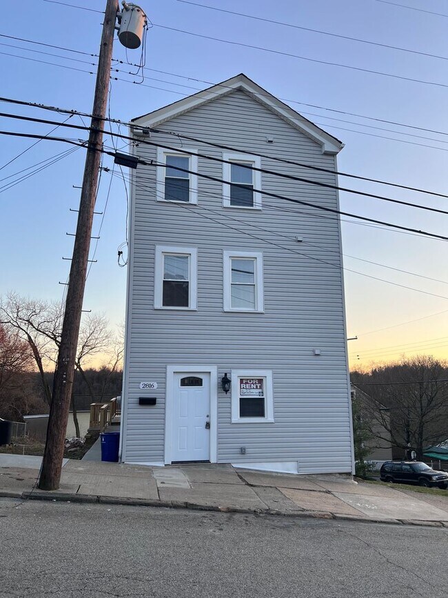 Building Photo - Updated 5BR 3bath house with off street parking!