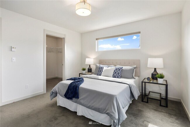 Building Photo - Contemporary 3 Bed 2.5 Bath Home with Rooftop Deck in Ballard