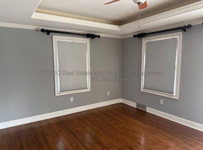 Building Photo - 418 E 63rd Terrace