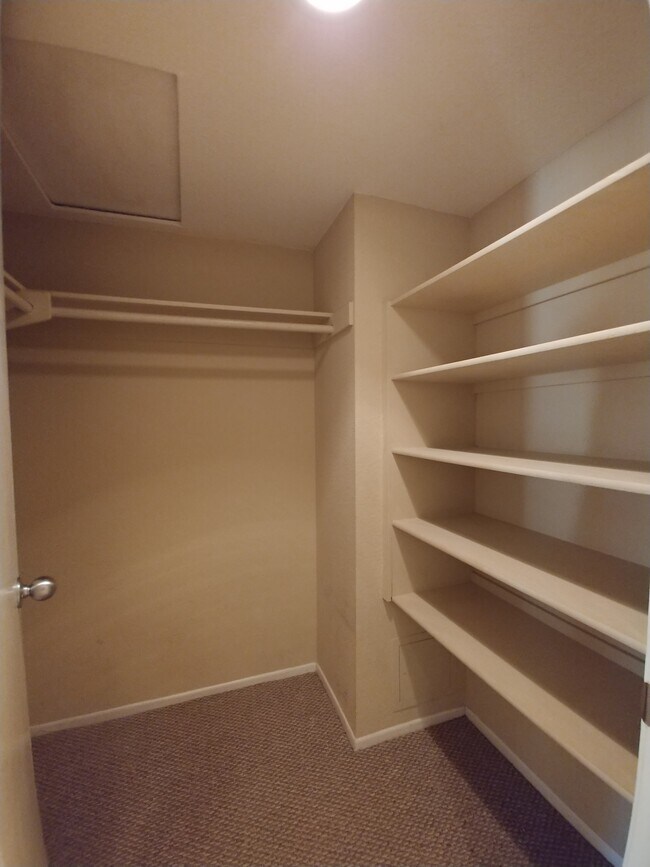 Building Photo - 3927 Nobel Dr