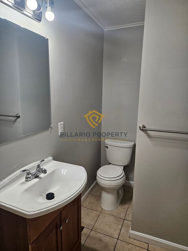 Building Photo - Charming 3-Bedroom Ranch with Detached Gar...