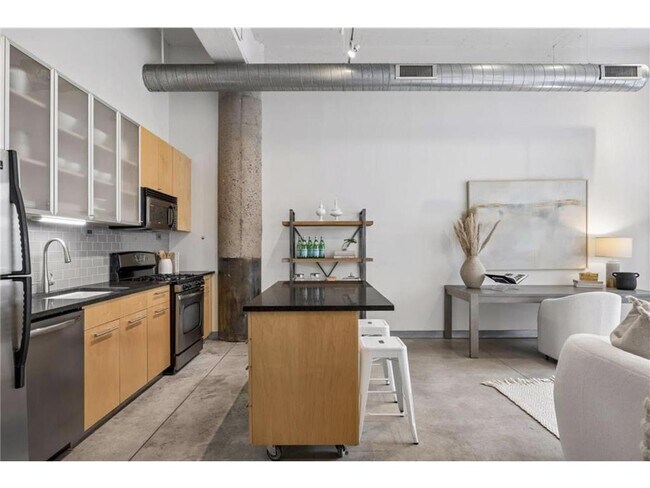 Building Photo - 700 N Washington Ave