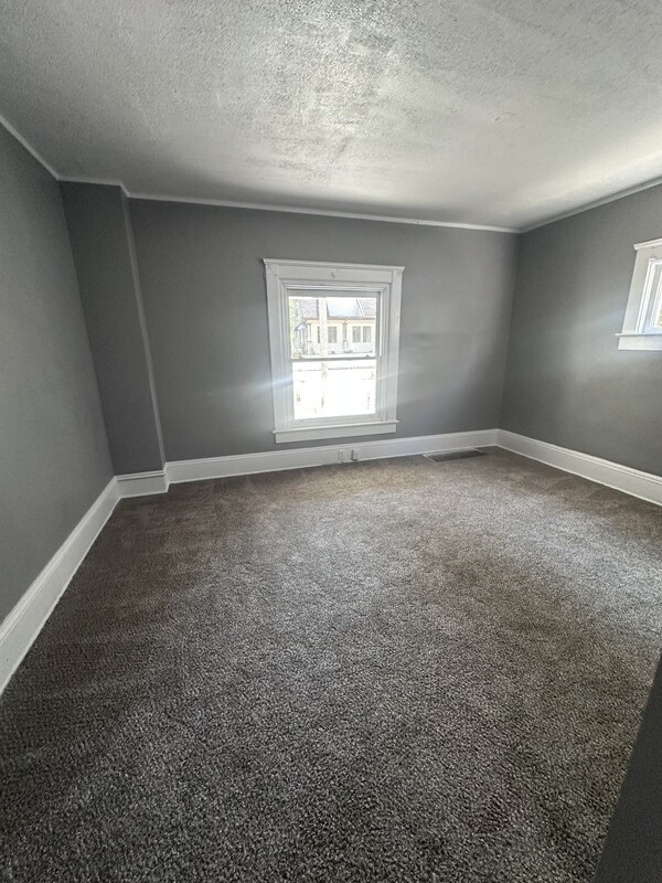 Building Photo - 3414 Daisy Ave