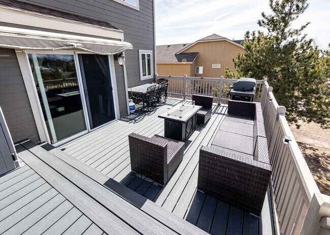 Building Photo - Fabulous 6 bedroom + office D20 Home with ...