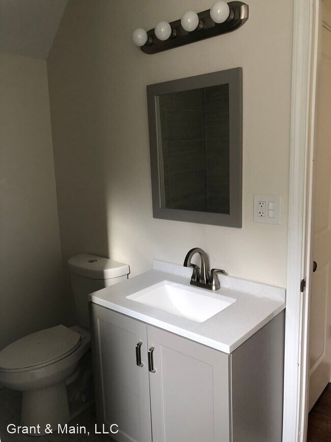 Building Photo - 3 br, 1.5 bath House - 16551 Roselawn