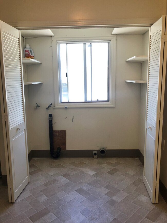 Building Photo - Great 3 Bedroom 2 Bath House in Old Town M...