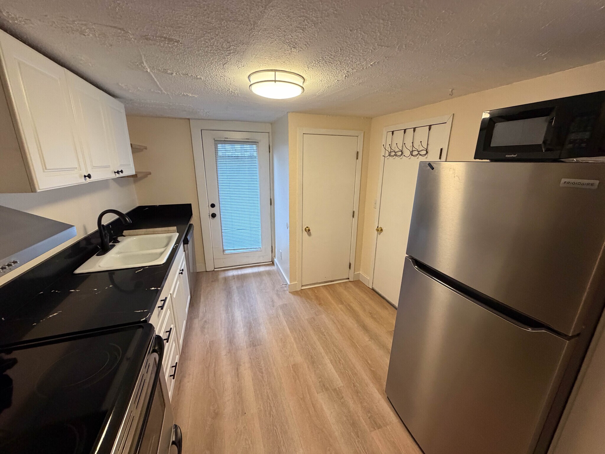 Building Photo - 7657 SE Market St