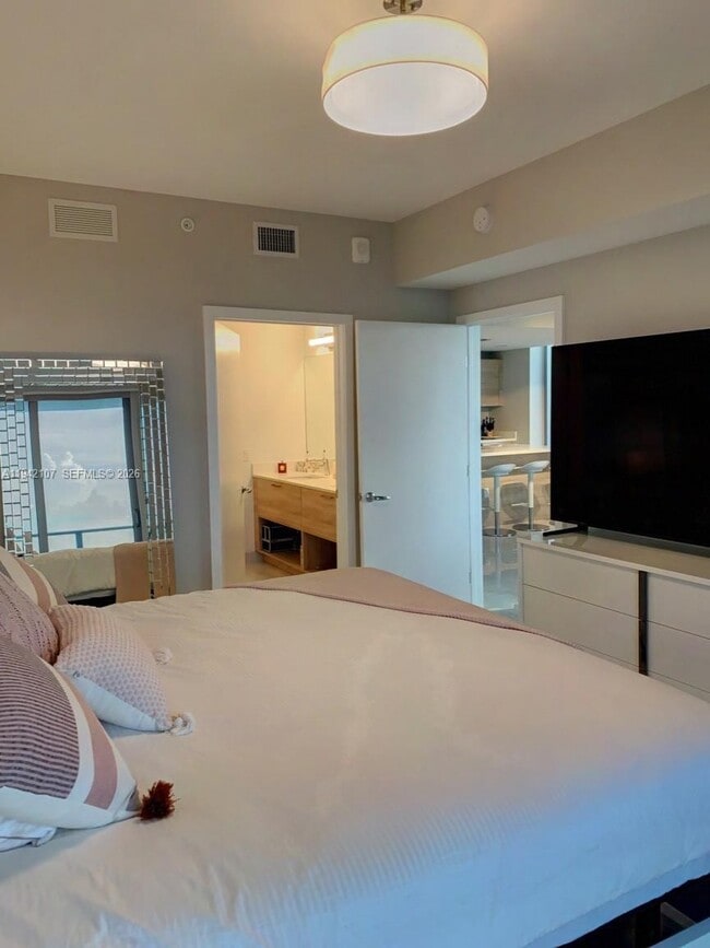 Building Photo - 16385 Biscayne Blvd