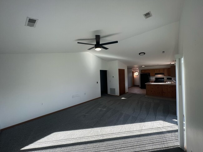 Building Photo - 450 Skare Rd