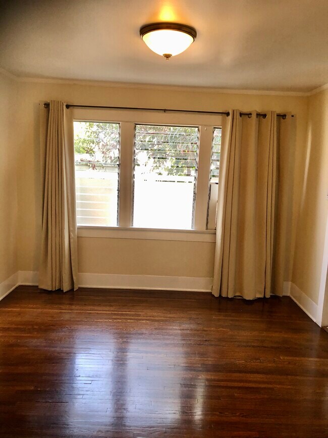 Building Photo - 654 Tularosa Dr