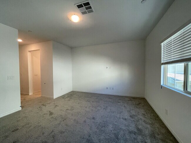 Building Photo - GATED 3 BED 2.5 BATH 2 CAR GARAGE + LOFT IN NORTH LAS VEGAS