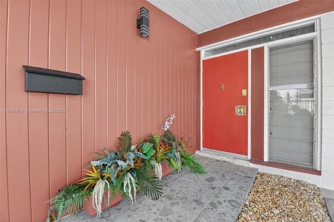 Building Photo - 630 NE 14th Ave