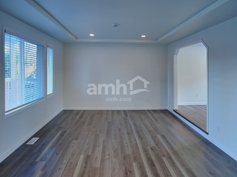 Building Photo - 11620 34th St NE