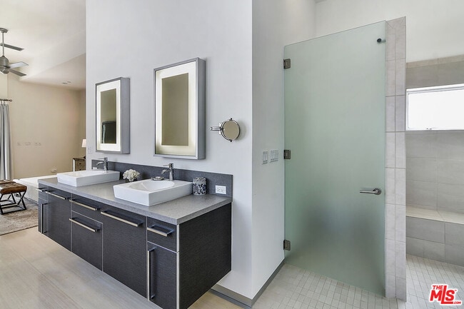 Building Photo - 711 Westbourne Dr