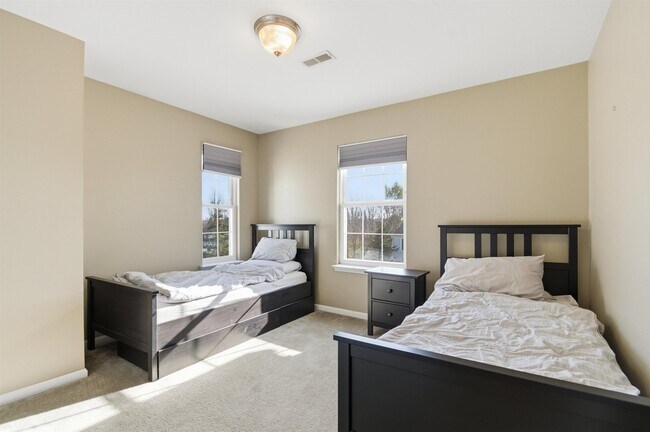 Building Photo - 2233 S Main St