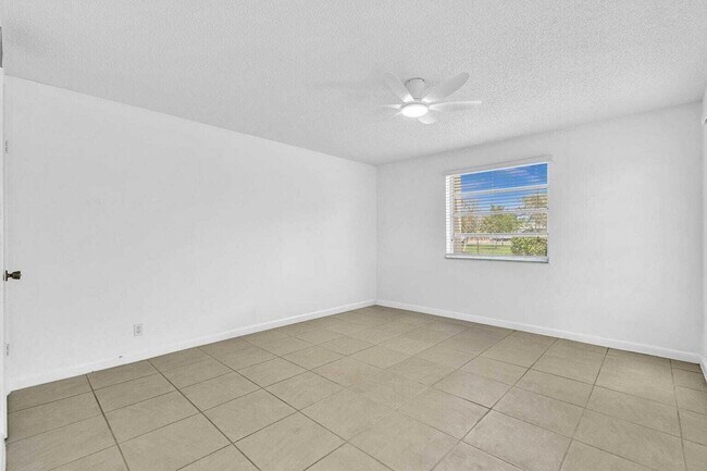 Building Photo - 13721 Flora Pl