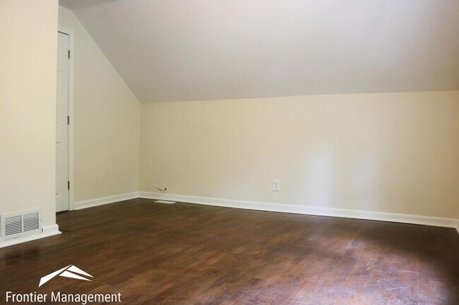 Building Photo - Recently Remodeled 3 Bedroom Farm Style Home!