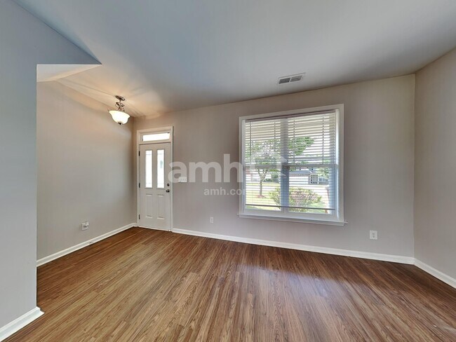 Building Photo - 209 Haywood Ln