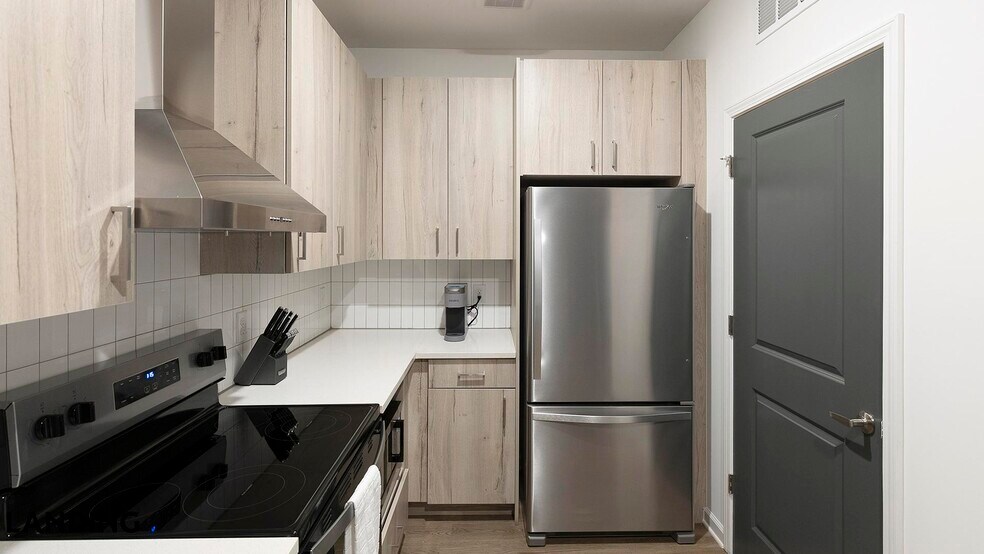 Building Photo - 560 Jack Clift Blvd