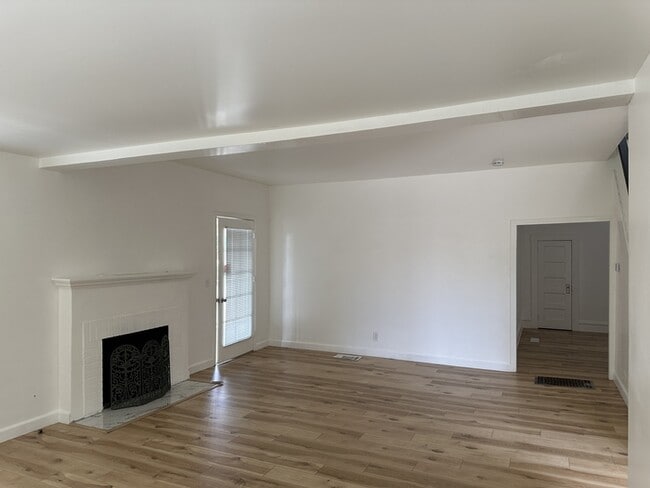 Building Photo - Ceres 3 bed 2 bath 2 story home