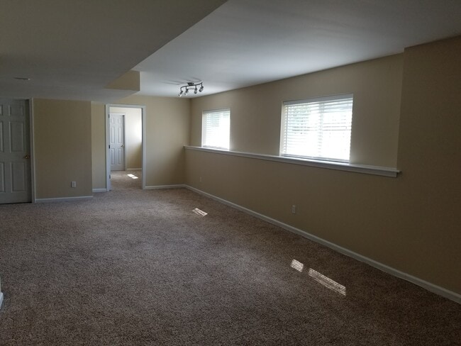 Building Photo - 944 Hampshire Heath Dr