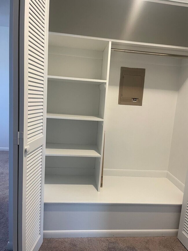 Building Photo - 6491 Carefree Ln