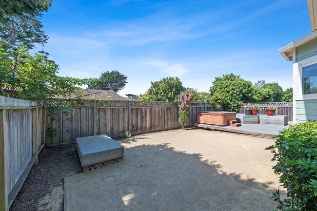 Back Yard - Hot Tub - 430 3rd Ave