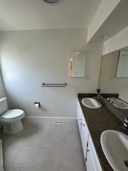 Master bath - 304 N Meadows Ave