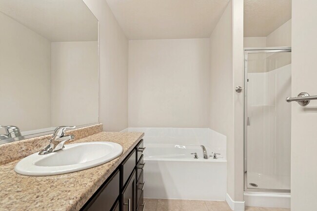 Building Photo - 3 Bed, 2.5 Bath Townhome in South Jordan – Solar-Powered, Low Utility Bills