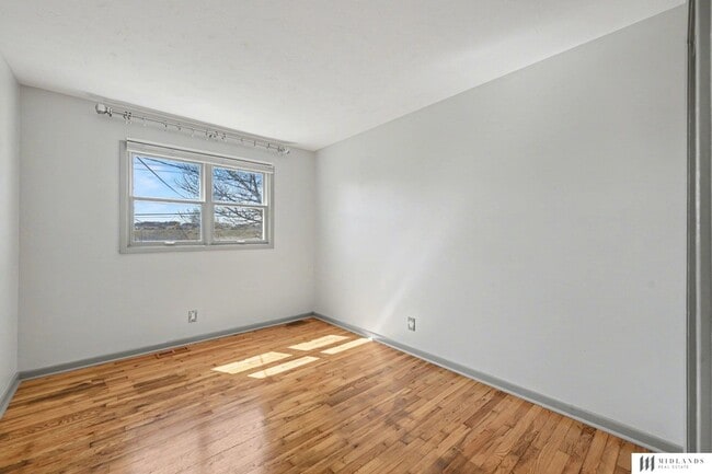 Building Photo - 8109 Valley Rd