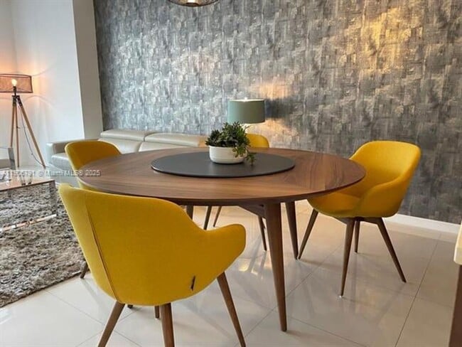 Building Photo - 485 Brickell Ave