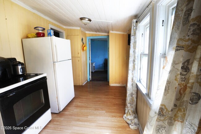 Building Photo - 317 Pineda St