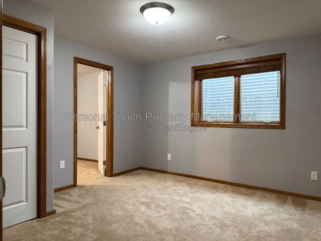 Building Photo - 3539 Woodbury Ct S
