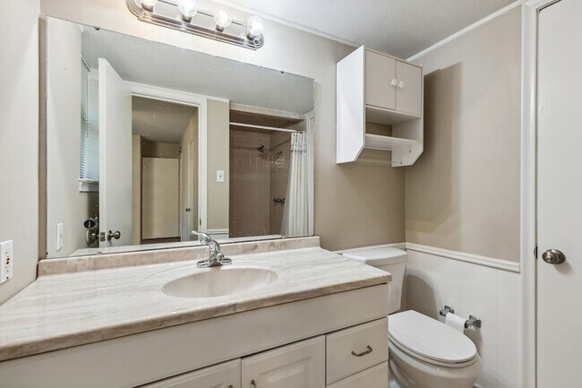 Building Photo - 9611 Meadowhill Dr
