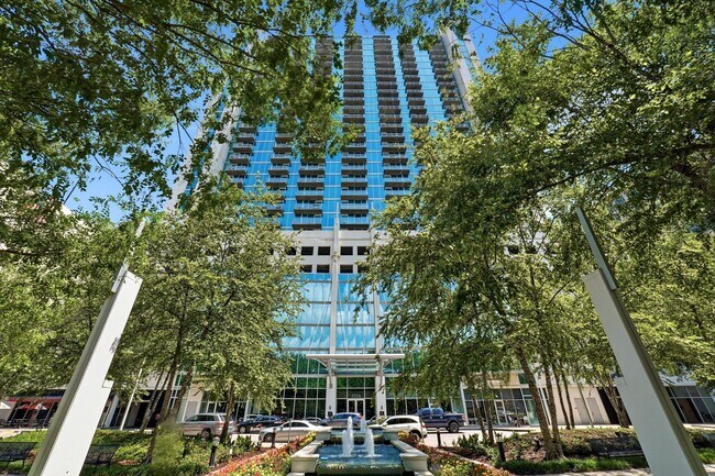 Building Photo - One bedroom condo located in heart of Buckhead!